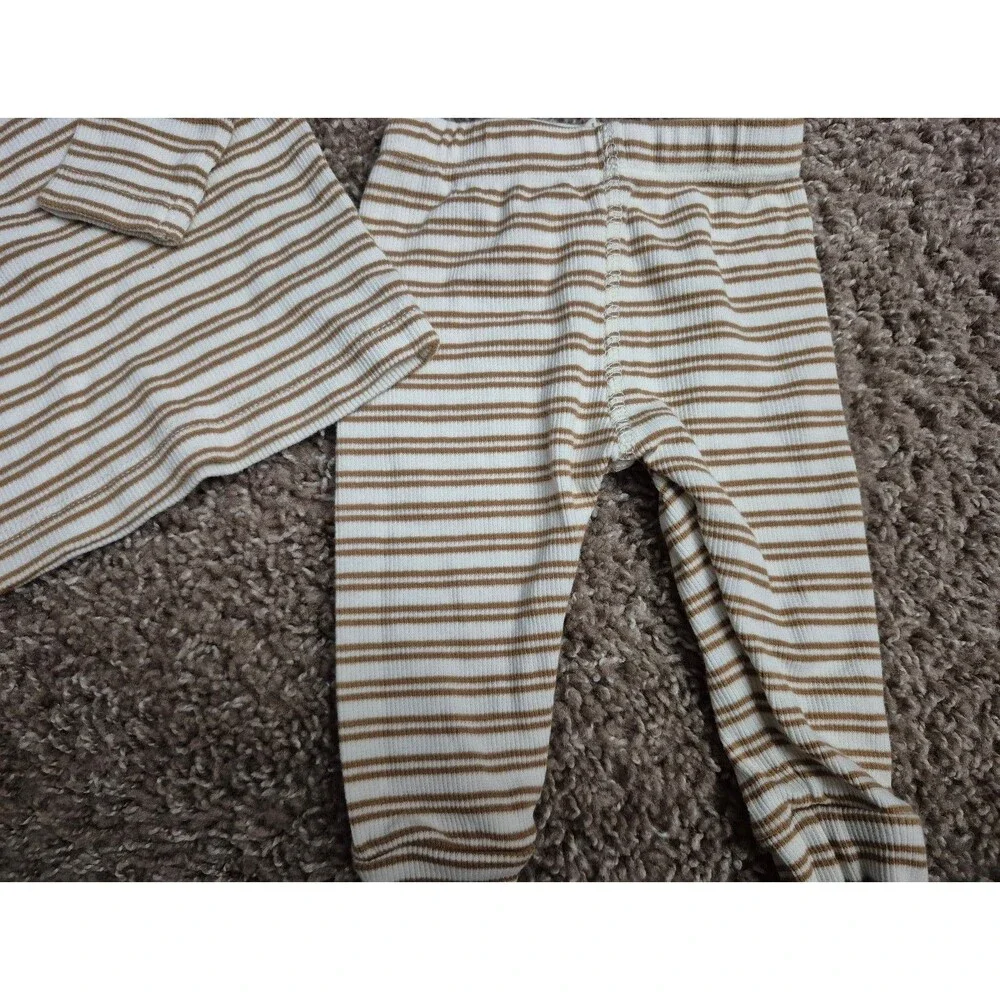 Quincy Mae 2 piece outfit size 0-3 months